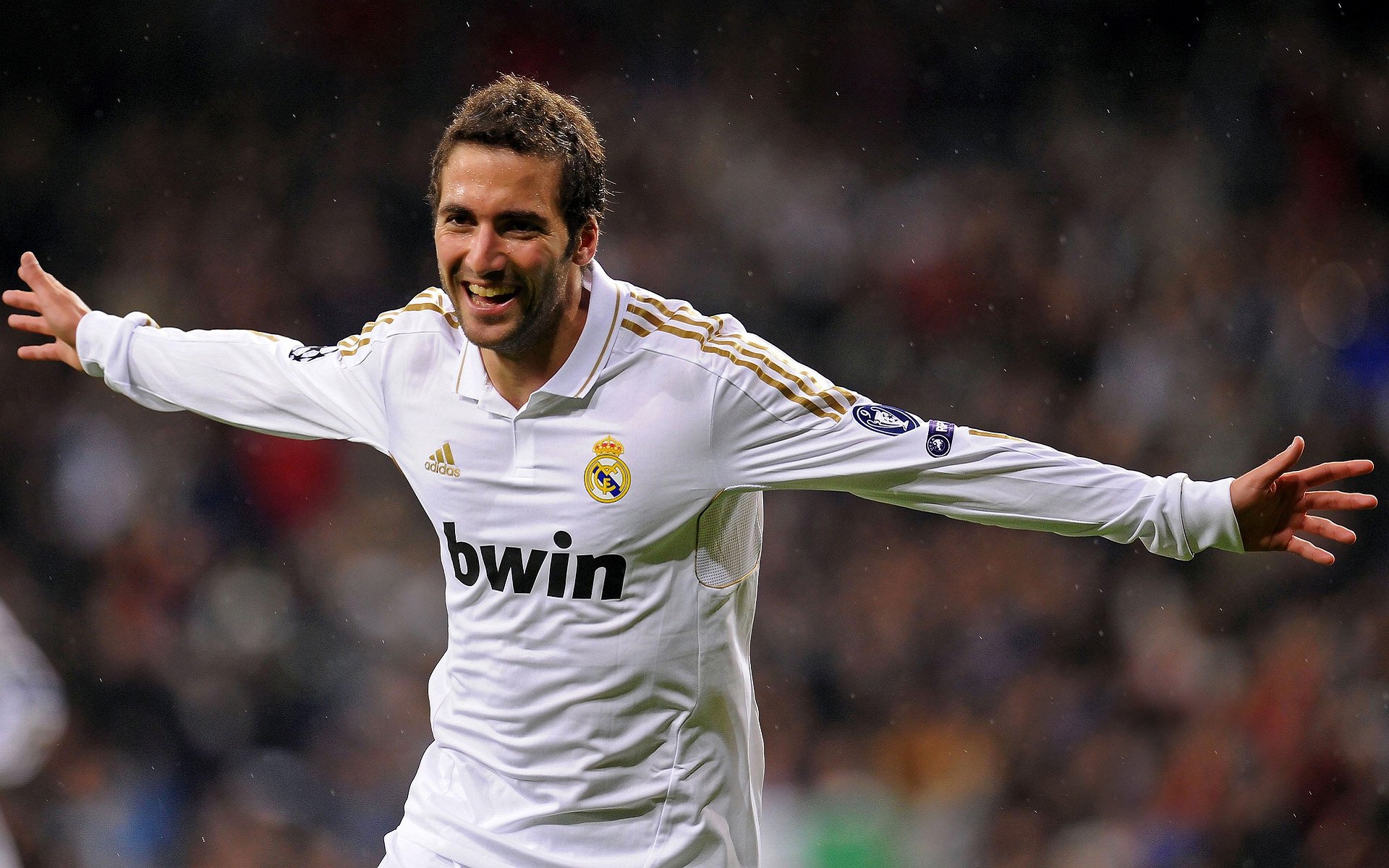  年终总决赛转会风云：武汉三镇盯上锋线强援，斯瓦泰克或成交易筹码